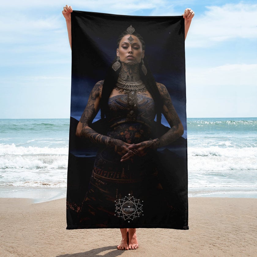 Hine-Nui-Te-Pō Goddess Lightweight Beach Towel